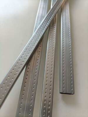 المعالجة المضادة للتآكل ألومنيوم المسافة شريط كفاءة الطاقة ألومنيوم المسافات لعزل الوحدة الزجاجية أبواب النوافذ